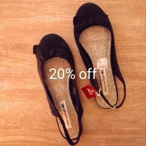 Black slingback shoe with bow